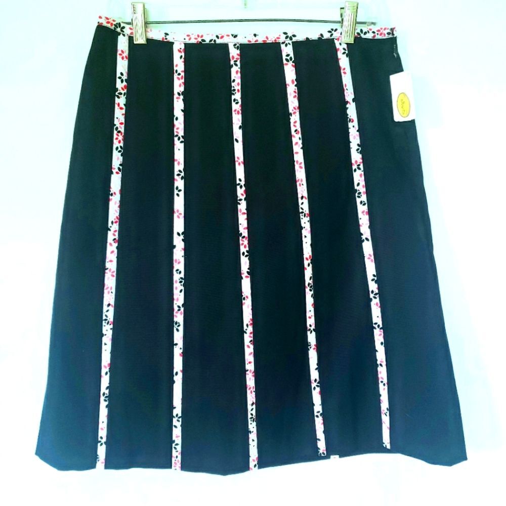 Talbots Skirt NWT Stretch Black With Floral Stripe Accents Size 10